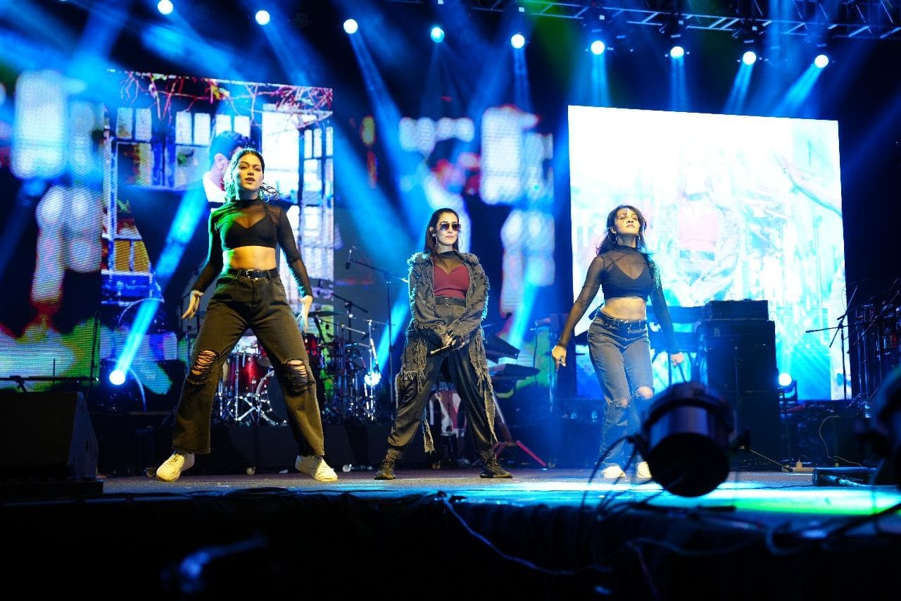 Jonita Gandhi Performance